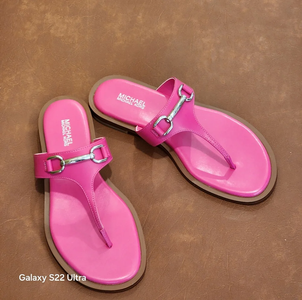 Michael Michael Kors Women's Carson Flat Thong Dragonfruit Leather Sandal Size 6